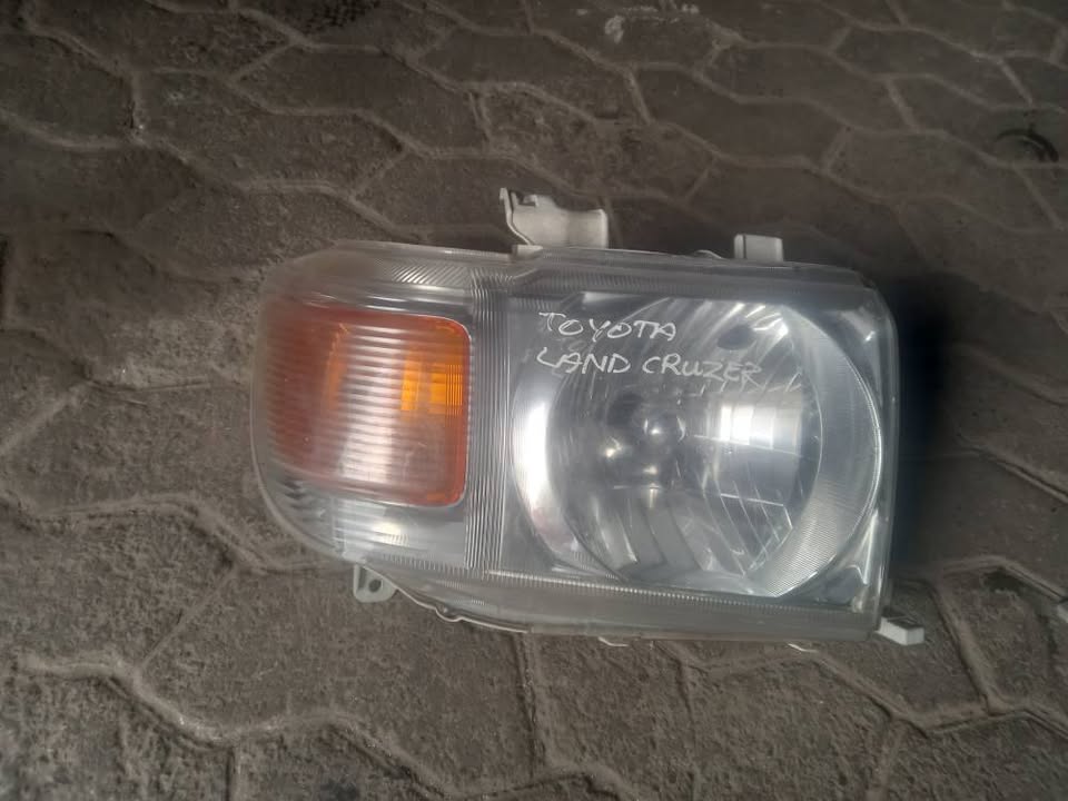 2007 ONWARD TOYOTA LAND CRUISER PAIR HEADLIGHT - Private Seller