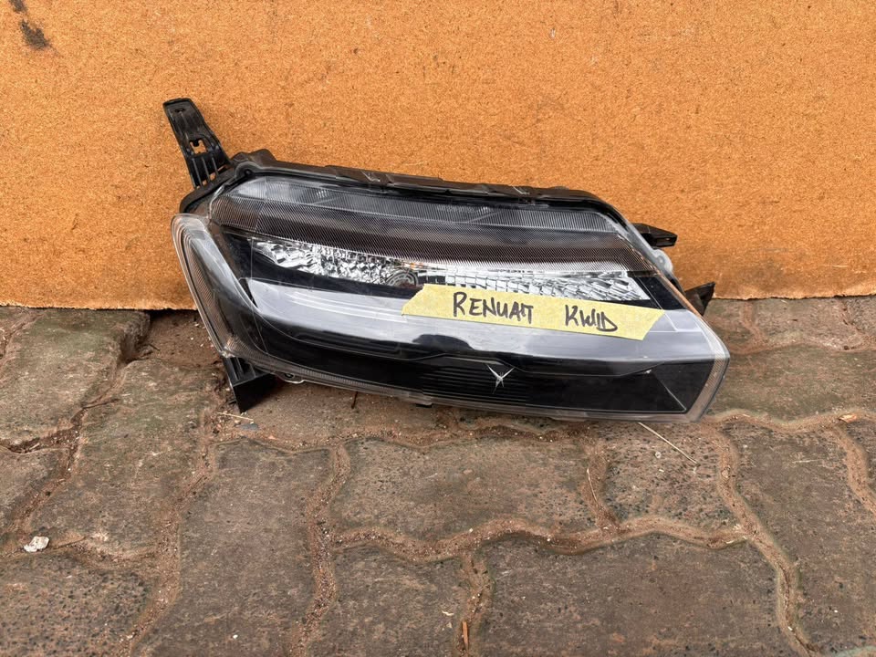 Renault Kwid Headlight - Private Seller Renault Kwid Headlight - Private Seller
