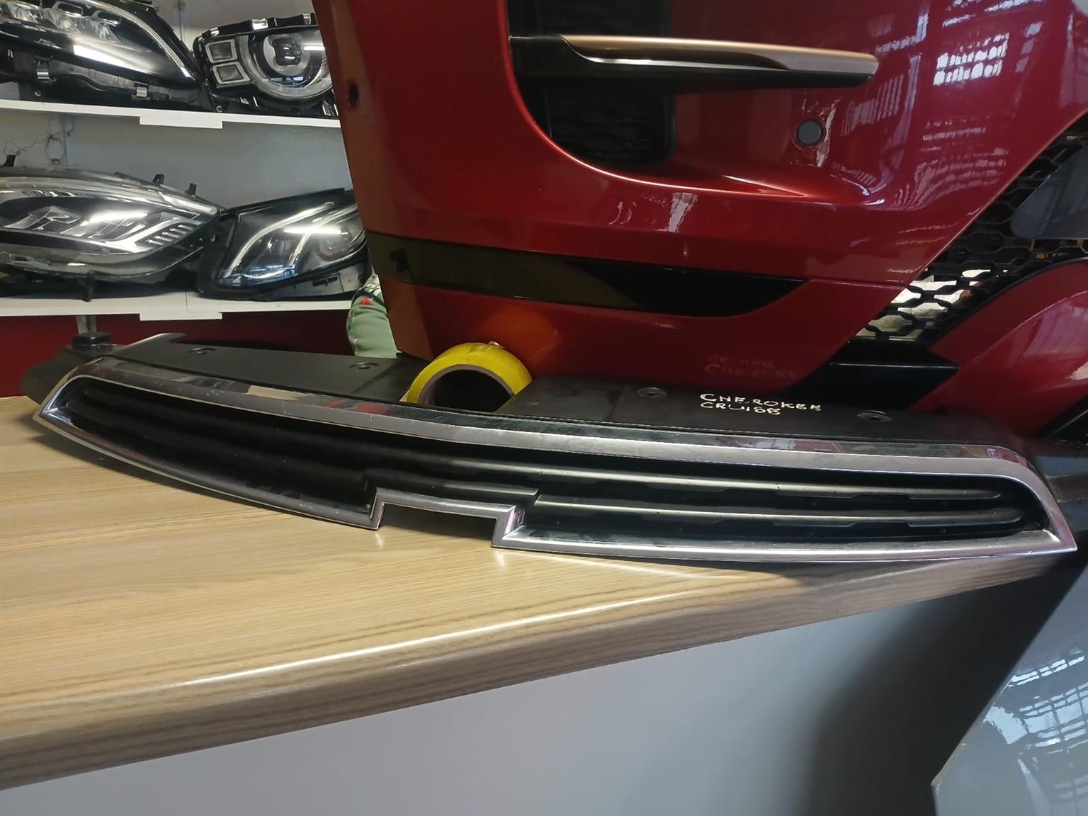 2013 CHEVROLET CRUZE FRONT GRILL IN GOOD CONDITION FOR SALE - Private Seller