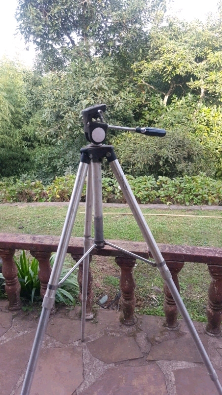 1970 large slick tripod,