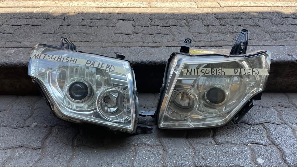 Mitsubishi Pajero Xenon headlights - Private Seller Mitsubishi Pajero Xenon headlights - Private Seller