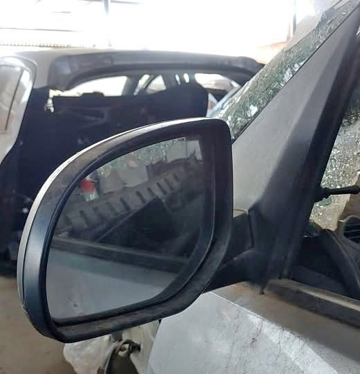 HYUNDAI ELANTRA LEFT SIDE MIRROR FOR SALE. - Private Seller HYUNDAI ELANTRA LEFT SIDE MIRROR FOR SALE. - Private Seller