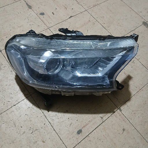 Ford ranger headlight - Private Seller Ford ranger headlight - Private Seller