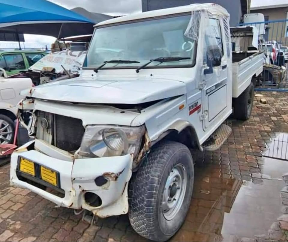 2017 Mahindra bolero maxitruck stripping for parts WhatsApp or cell