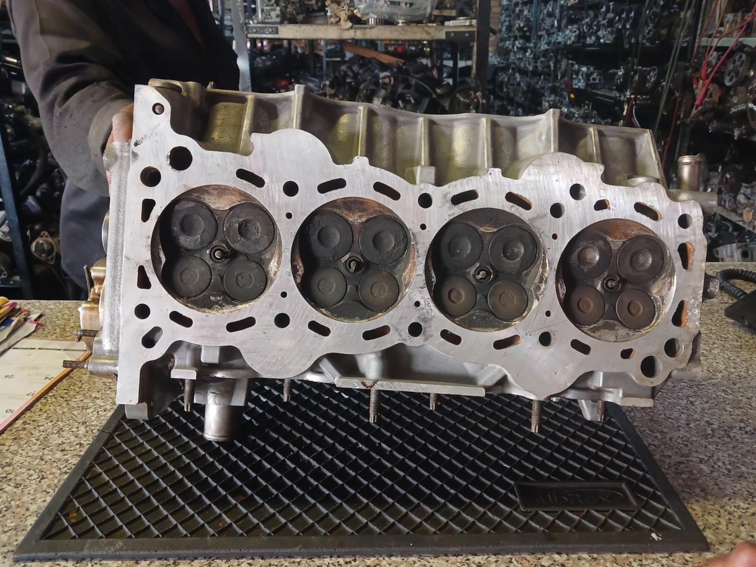 TOYOTA HILUX 2.7 VVTI CYLINDERHEAD FOR SALE