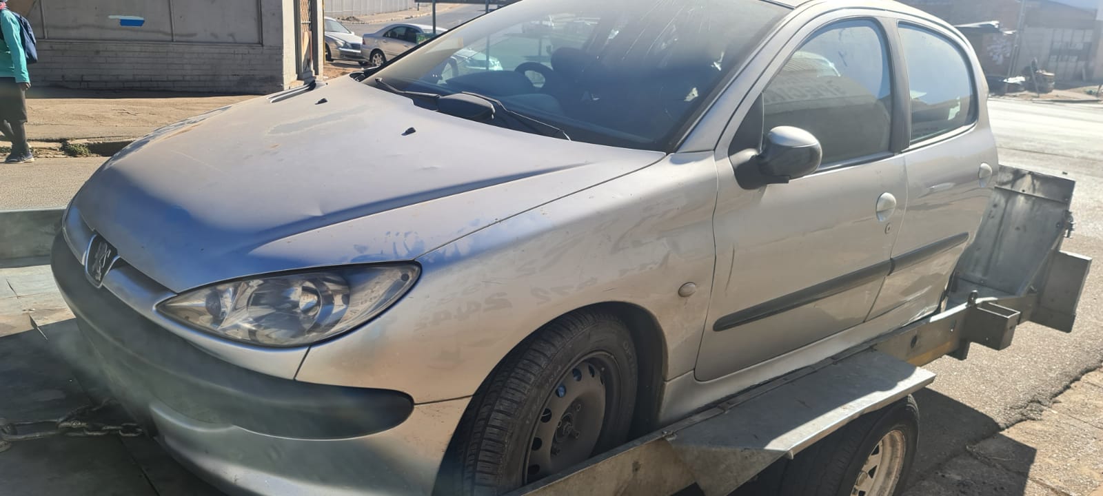 Peugeot 206 with 10fs engine and gearbox stripping for spares - Private Seller