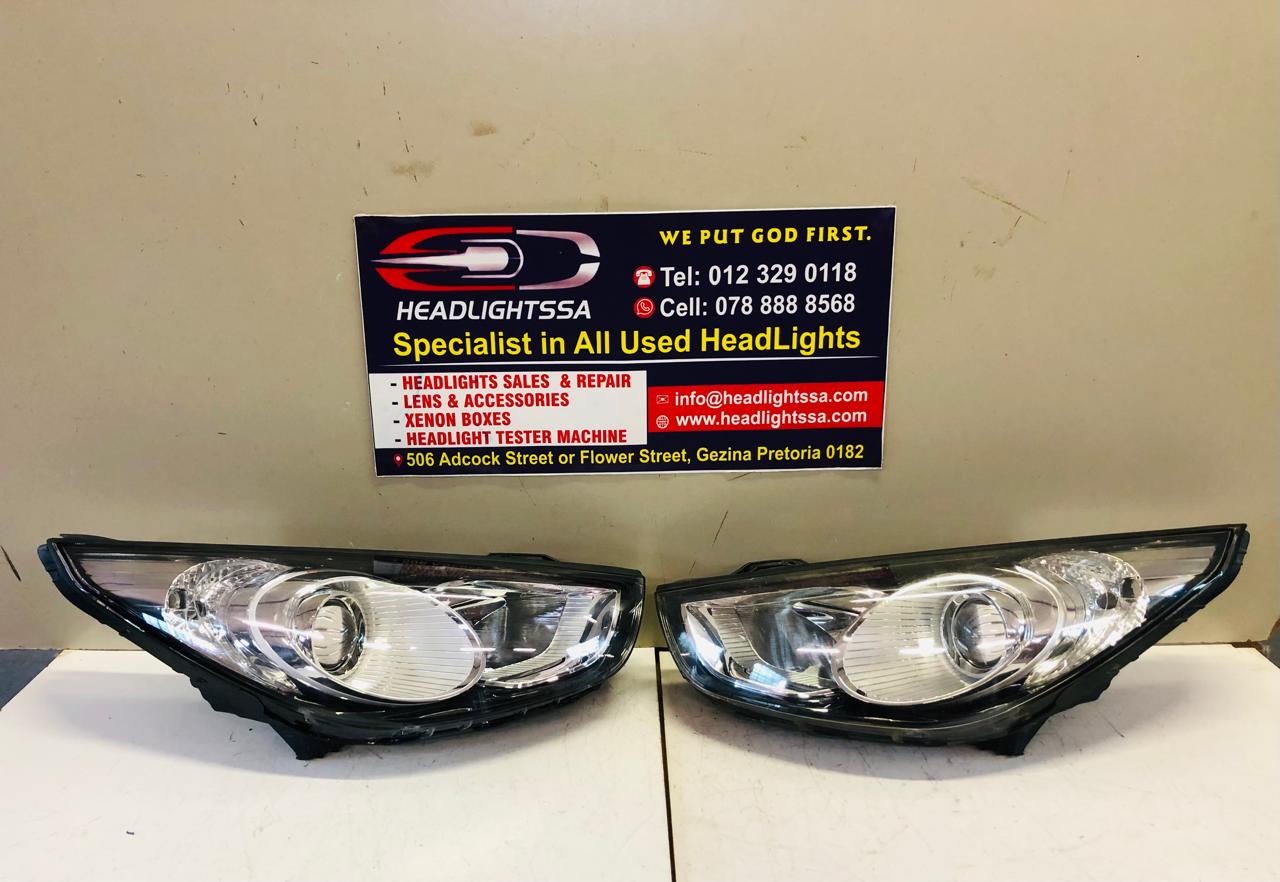 Hyundai IX35 left and right side halogen headlights (2010) - Private Seller