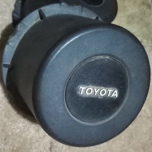 Hi Lux, centre cap - Private Seller Hi Lux, centre cap - Private Seller