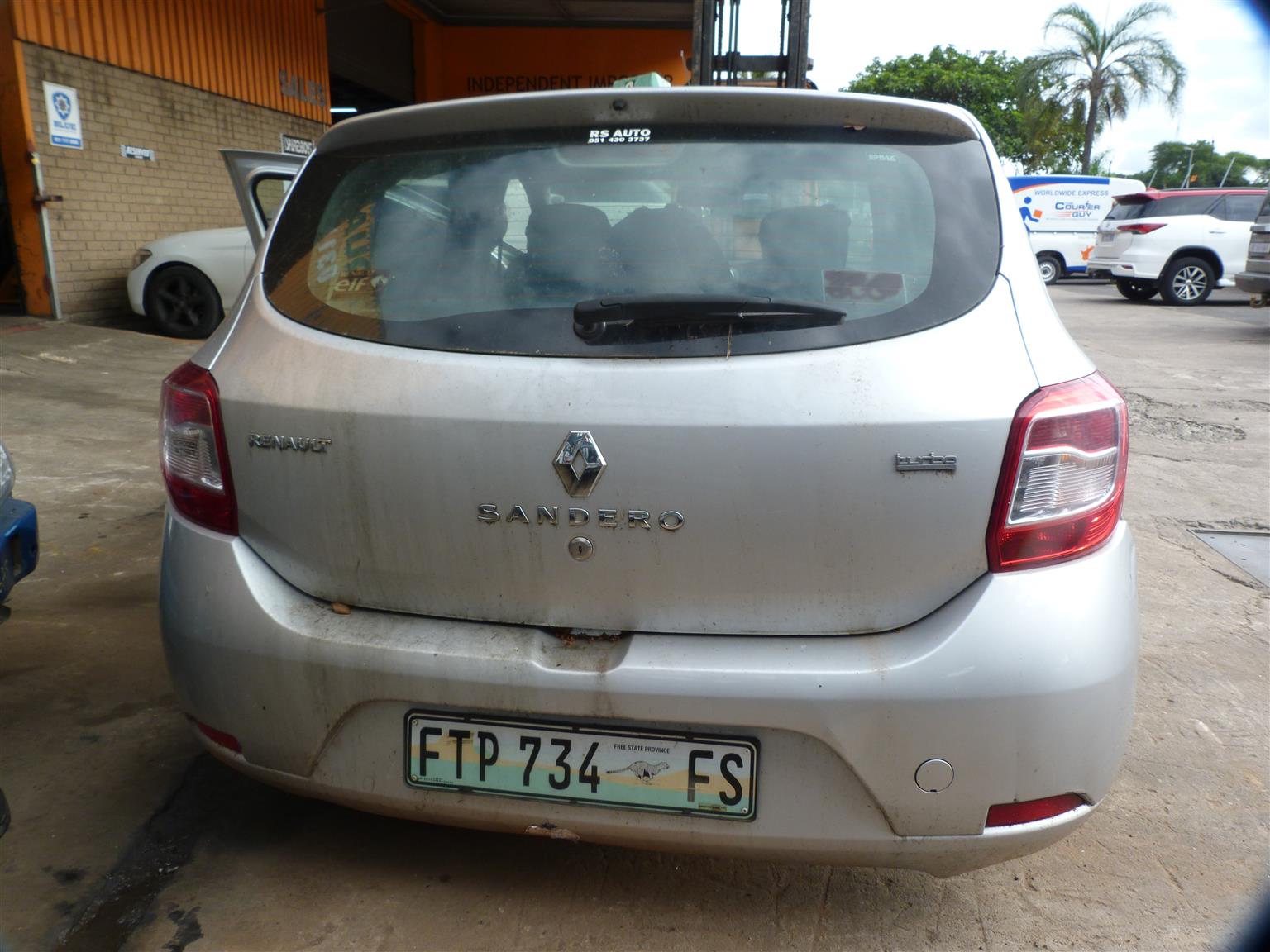 Renault Sandero 900T Manual - 2015 - Private Seller Renault Sandero 900T Manual - 2015 - Private Seller