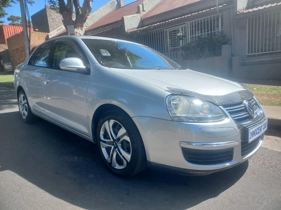 2011 JETTA 5 SEDAN 1.6 PETROL, MANUAL, SILVER COLOR, MILEAGE 98000KMS