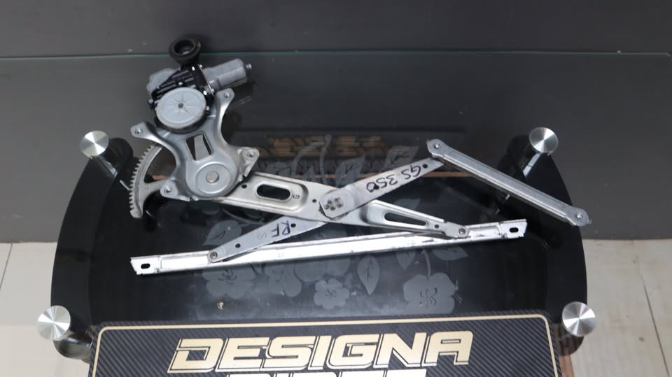LEXUS GS350 RIGHT FRONT WINDOW MECHANISM - Private Seller LEXUS GS350 RIGHT FRONT WINDOW MECHANISM - Private Seller