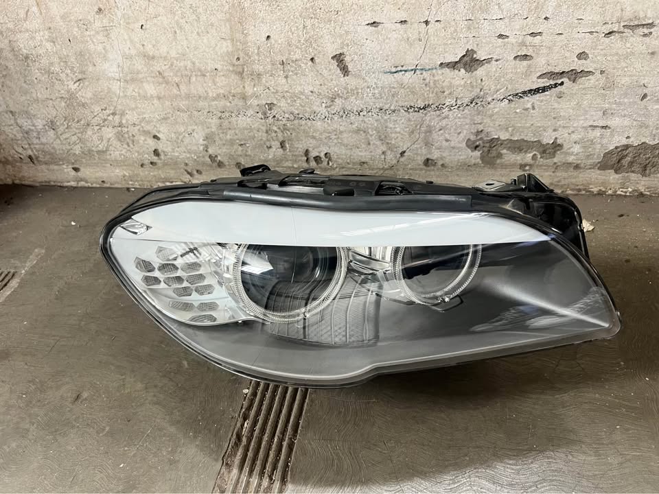 Bmw F10 headlight RHS - Private Seller Bmw F10 headlight RHS - Private Seller