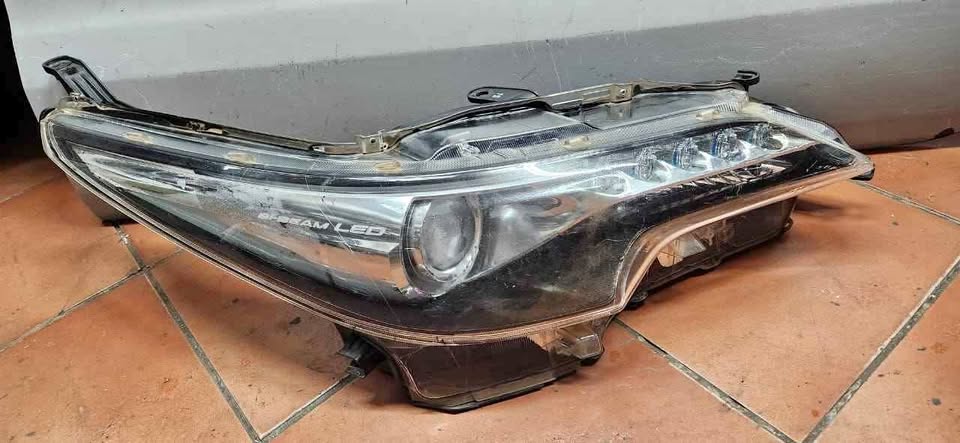 Toyota Fortuner right headlight for sale - Private Seller Toyota Fortuner right headlight for sale - Private Seller