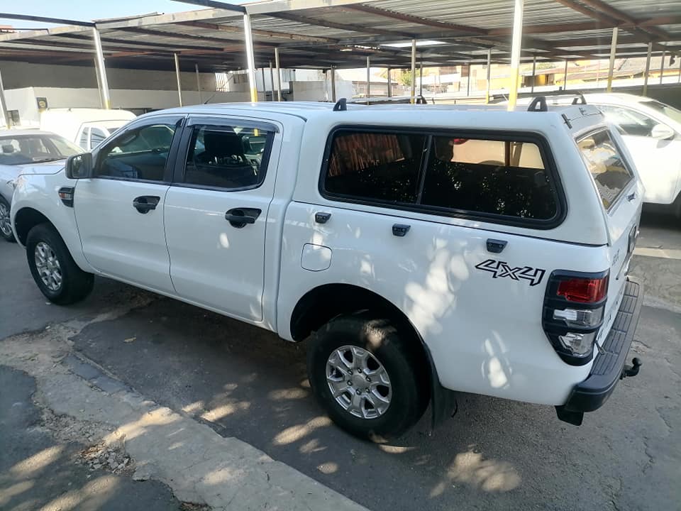 2015 Ford Ranger 2.2 6Speed XLS Double Cab Bakkie 4x4 XLS with a Canopy