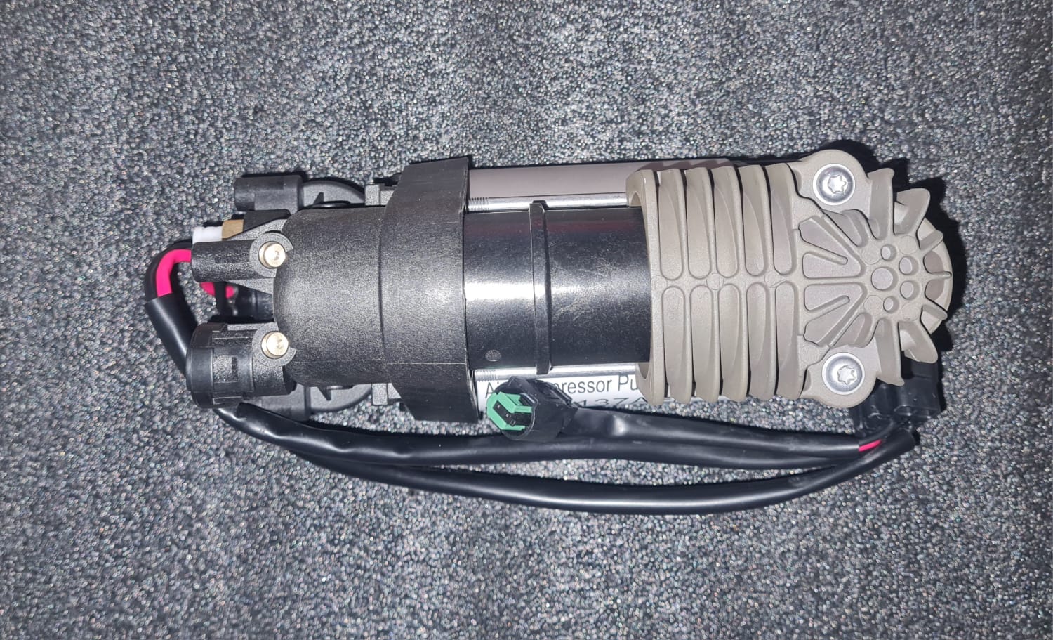 JEEP GRAND CHEROKEE AIR SUSPENSION PUMP AND SHOCKS AVAILABLE - Private Seller