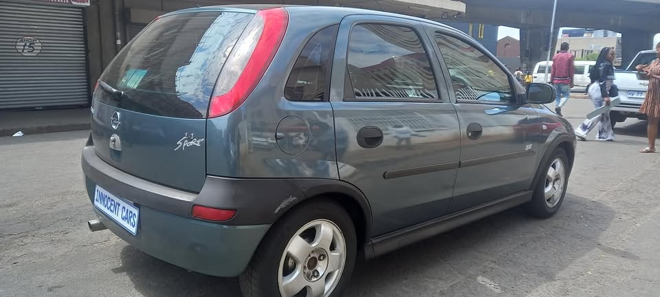 2006 OPEL CORSA GAMMA 1.4 SPORT MANUAL TRANSMISSION, MILEAGE 85,000 KM