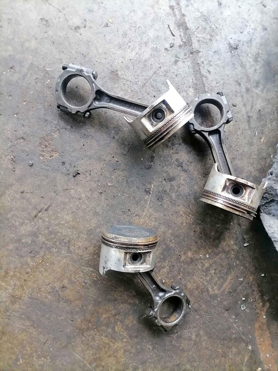 Toyota corolla/conquest 4A pistons and conrods x3 - Private Seller