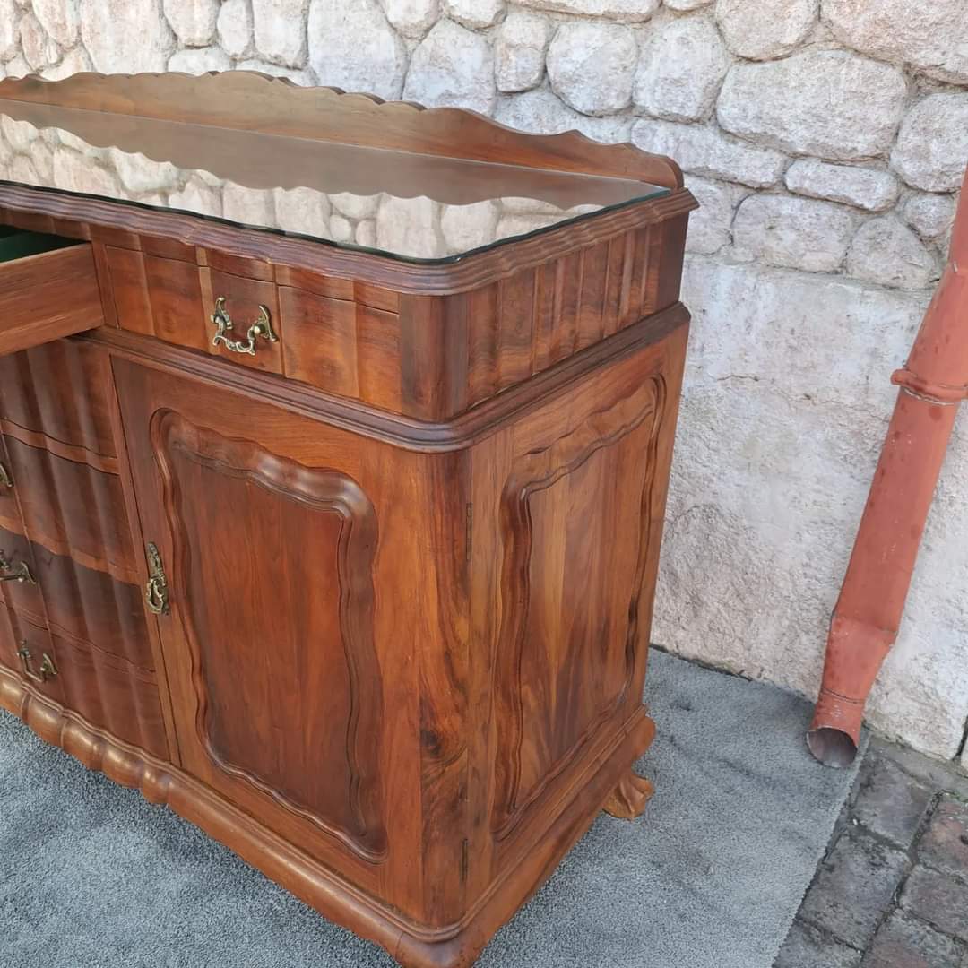 STUNNING IMBUIA DININGROOM SUITE AND DRESSER FOR SALE