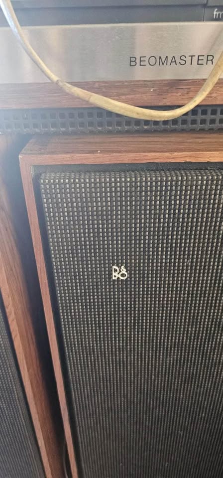Vintage B&O Beomaster 1000 speakers, tuner/amplifier