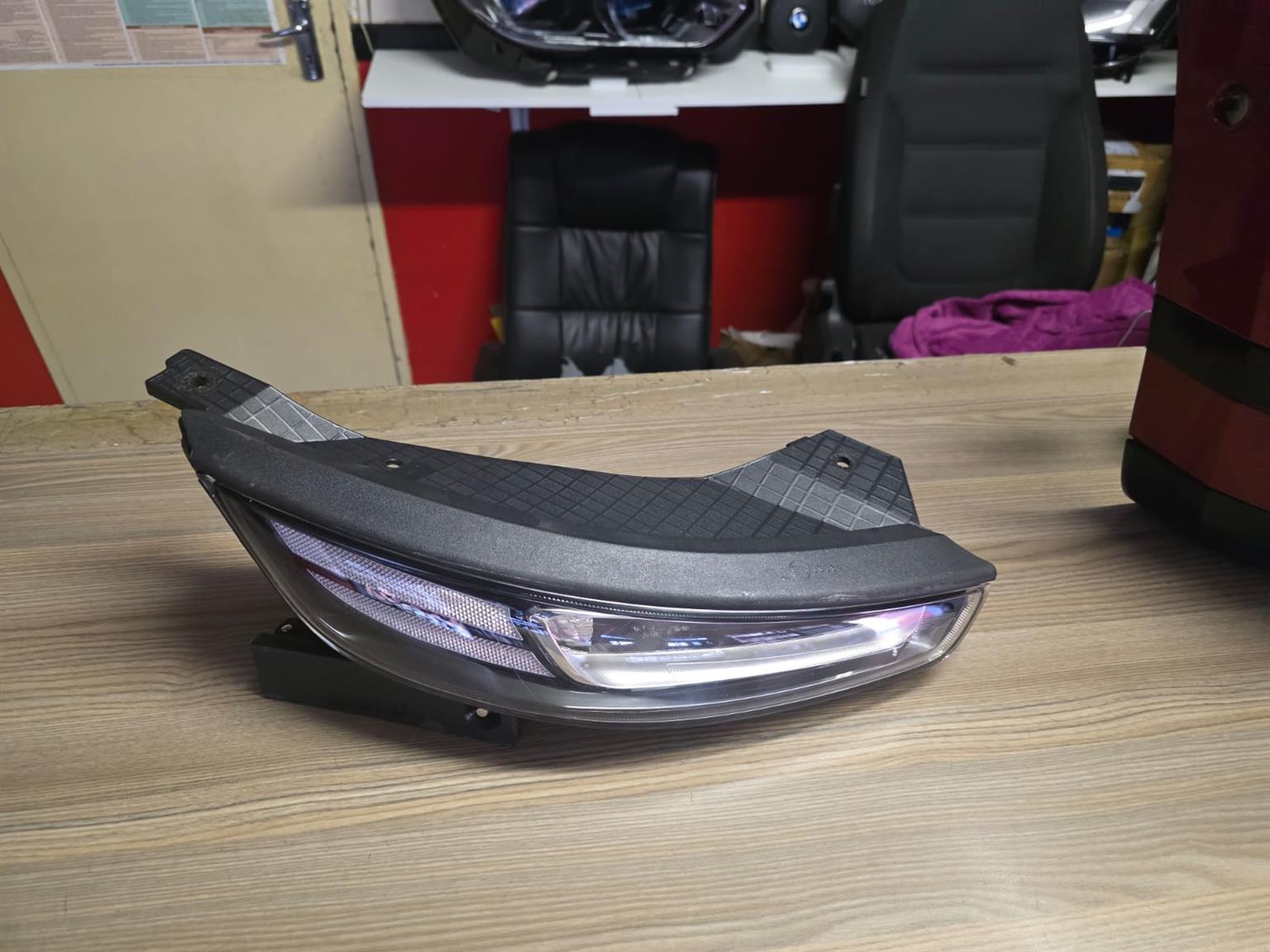 2020 HYNDAI VENUE FRONT TOP HEADLIGHT RIGHT SIDE FOR SALE