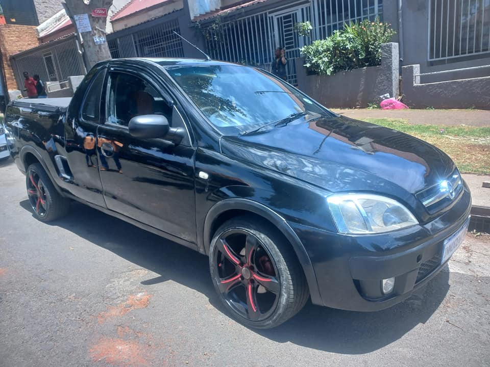 2007 OPEL CORSA BAKKIE 1.4 PETROL, MANUAL, BLACK COLOR, MILEAGE 73000KMS
