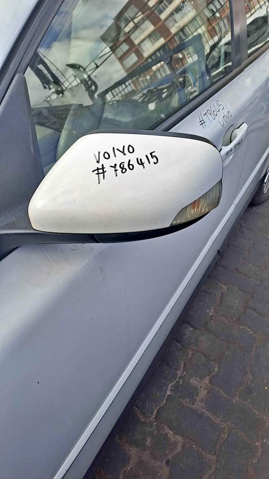 Door Mirror Volvo V50 2006 2.0L - Private Seller