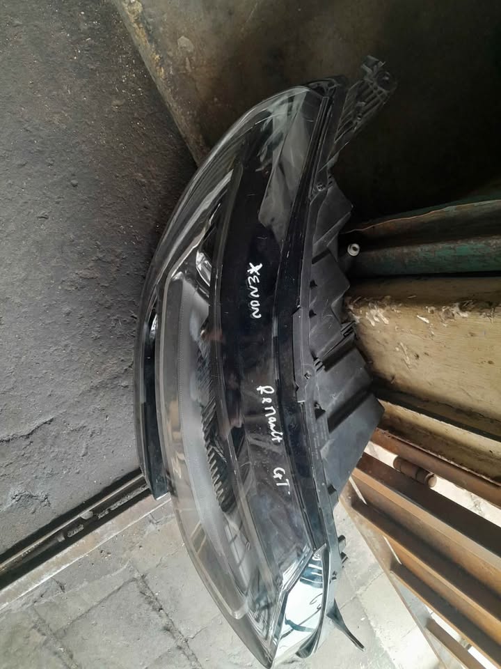 Renault Megan GT Headlight for Sale - Private Seller