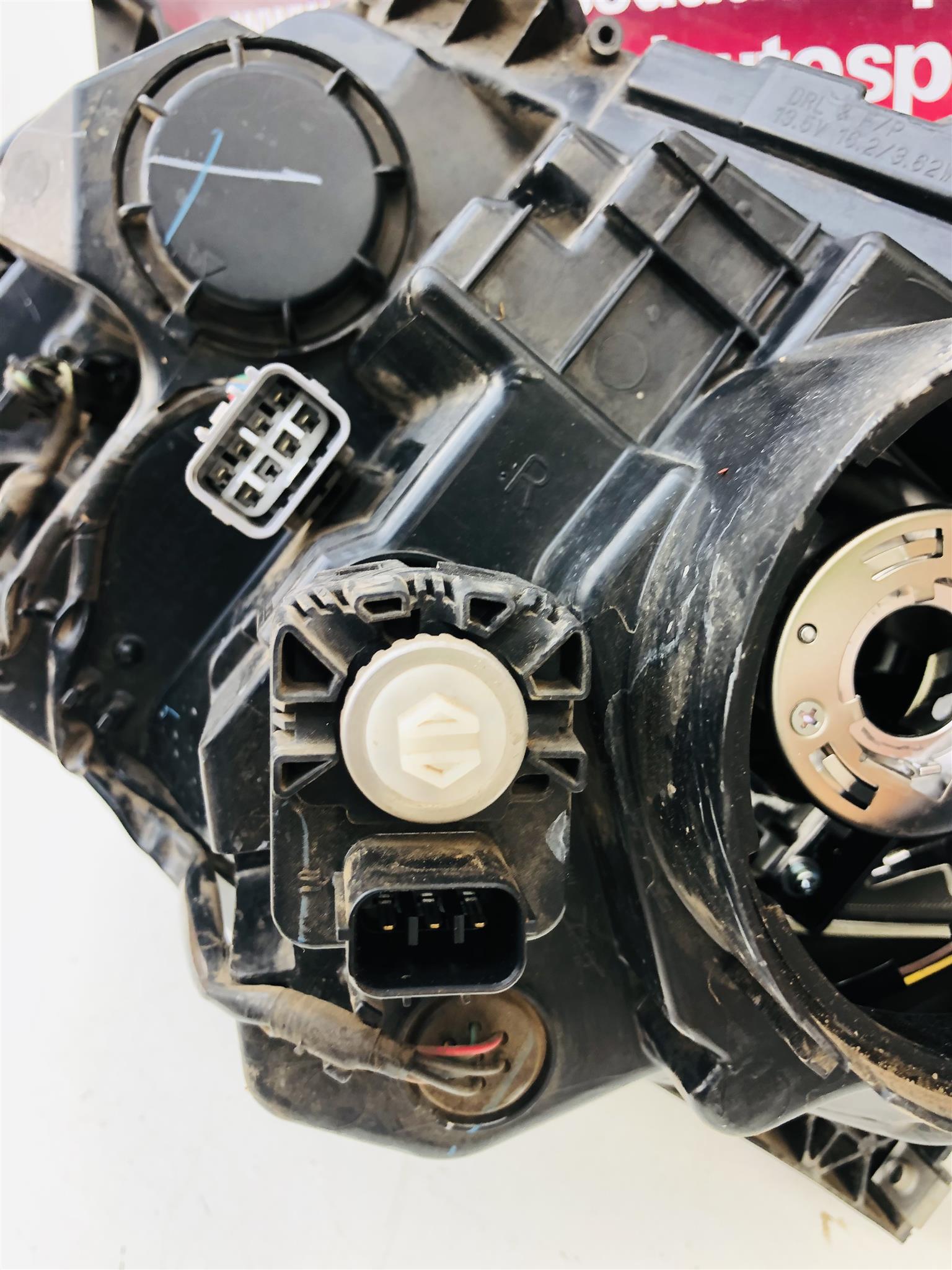 Mitsubishi Triton and Fiat fullback right side xenon headlight - Private Seller Mitsubishi Triton and Fiat fullback right side xenon headlight - Private Seller