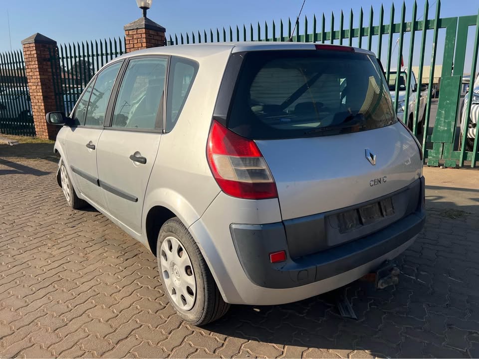 2006 Renault scenic 1.6(D15) STRIPPING FOR PARTS CALL OR WHATSAPP - Private Seller