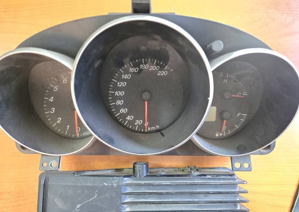Mazda 3 Cluster/ECU Good Condition - Private Seller Mazda 3 Cluster/ECU Good Condition - Private Seller