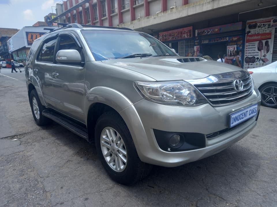 2014 TOYOTA FORTUNER 3.0 D4D DIESEL, AUTOMATIC TRANSMISSION, SILVER COLOUR
