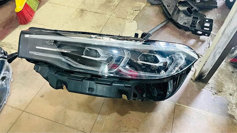 BMW X7 G07 HEADLIGHT 2019/21 - Private Seller BMW X7 G07 HEADLIGHT 2019/21 - Private Seller