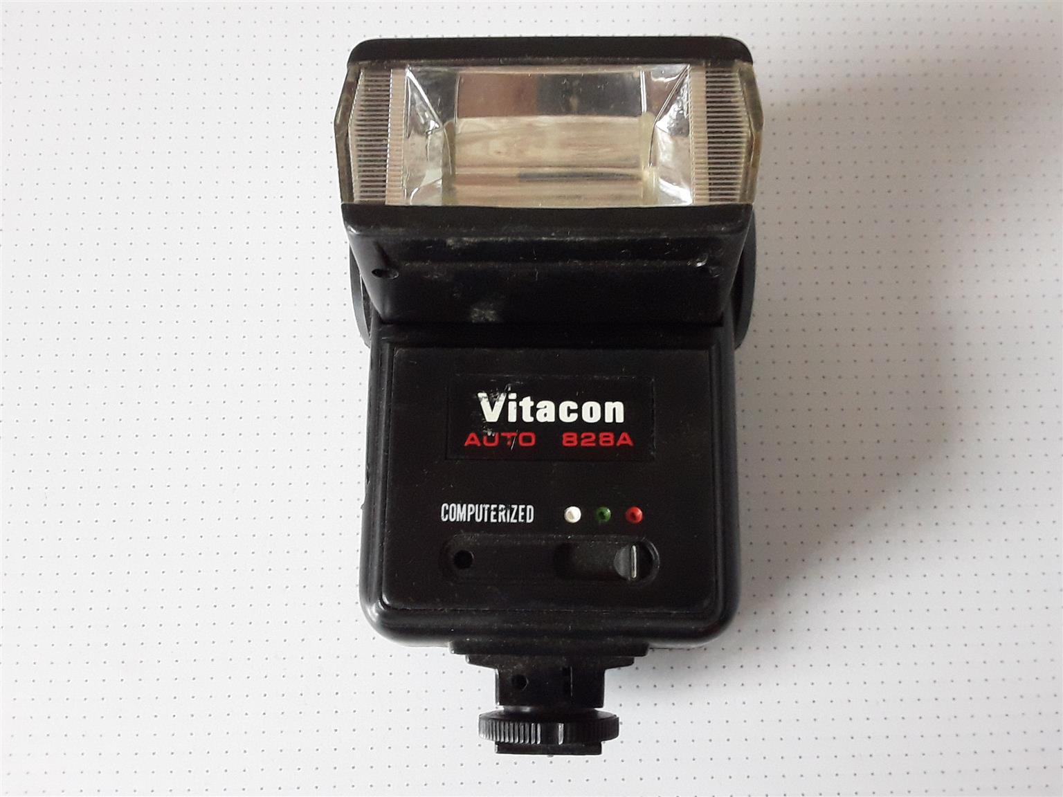 Vintage Vitacon Quick 828 Electronic Flash in good working condition.