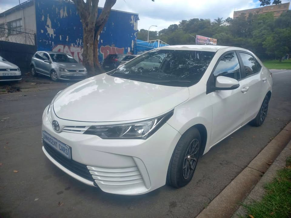 2021 Toyota Corolla Prestige Sedan 1.6 Oeyrol, Manual, White color,  Mileage