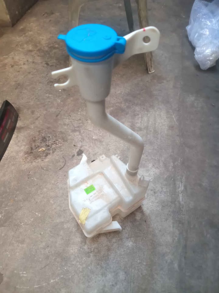 Jaecoo J7 water bottle - Private Seller Jaecoo J7 water bottle - Private Seller