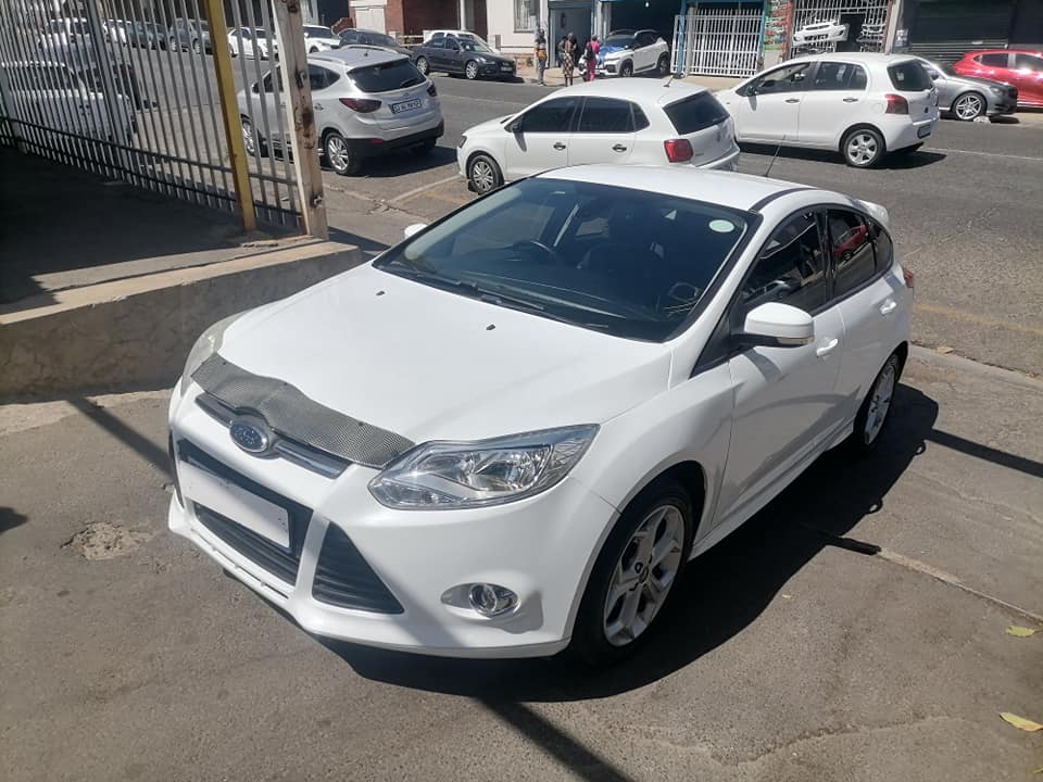 2014 Ford Focus 1.6 Hatchback leather seat