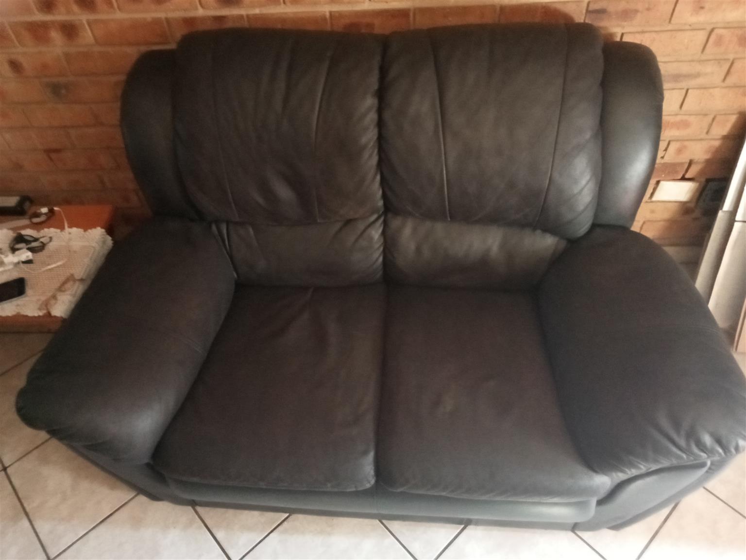 Black Grafton Everest 321 leather couches and Green 321 leather couches