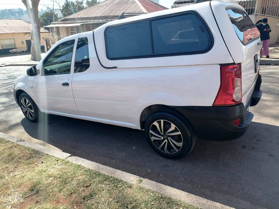 2017 NISSAN NP200 BAKKIE 1.6 WITH CANOPY AND AIRCON