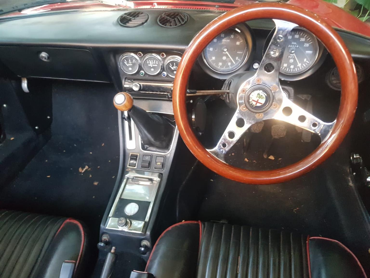 Alfa Romeo Spider 2000L RHD