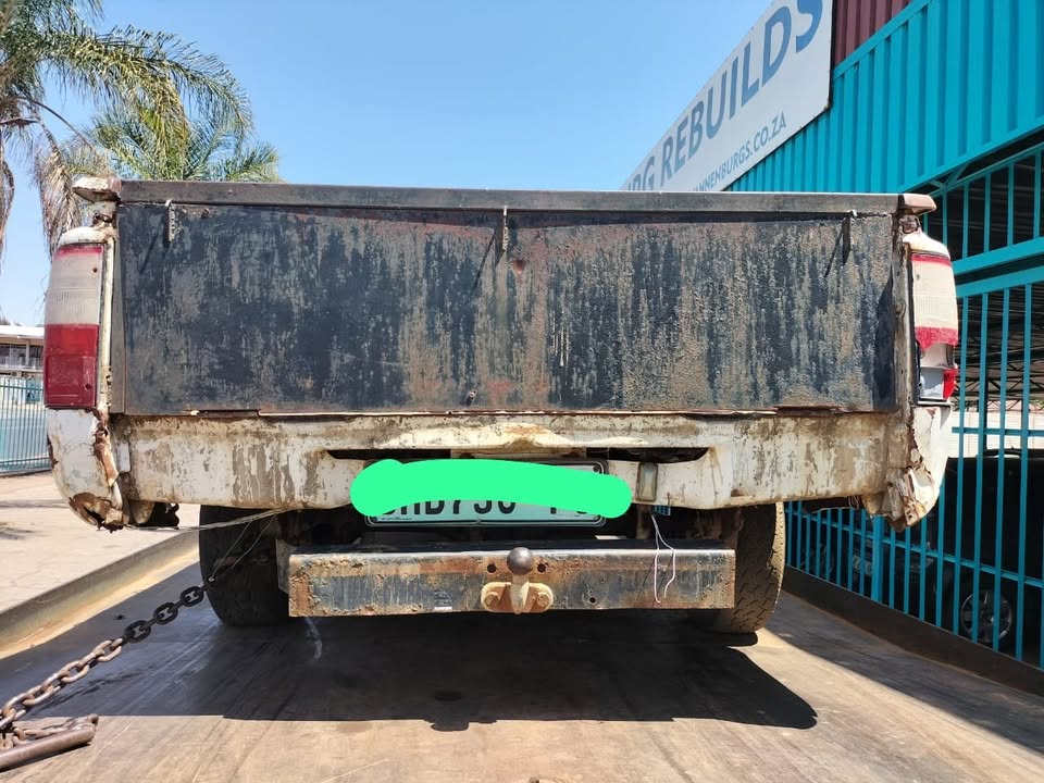 TOYOTA HILUX 2.0 PETROL BAKKIE STRIPPING FOR SPARES - Private Seller TOYOTA HILUX 2.0 PETROL BAKKIE STRIPPING FOR SPARES - Private Seller