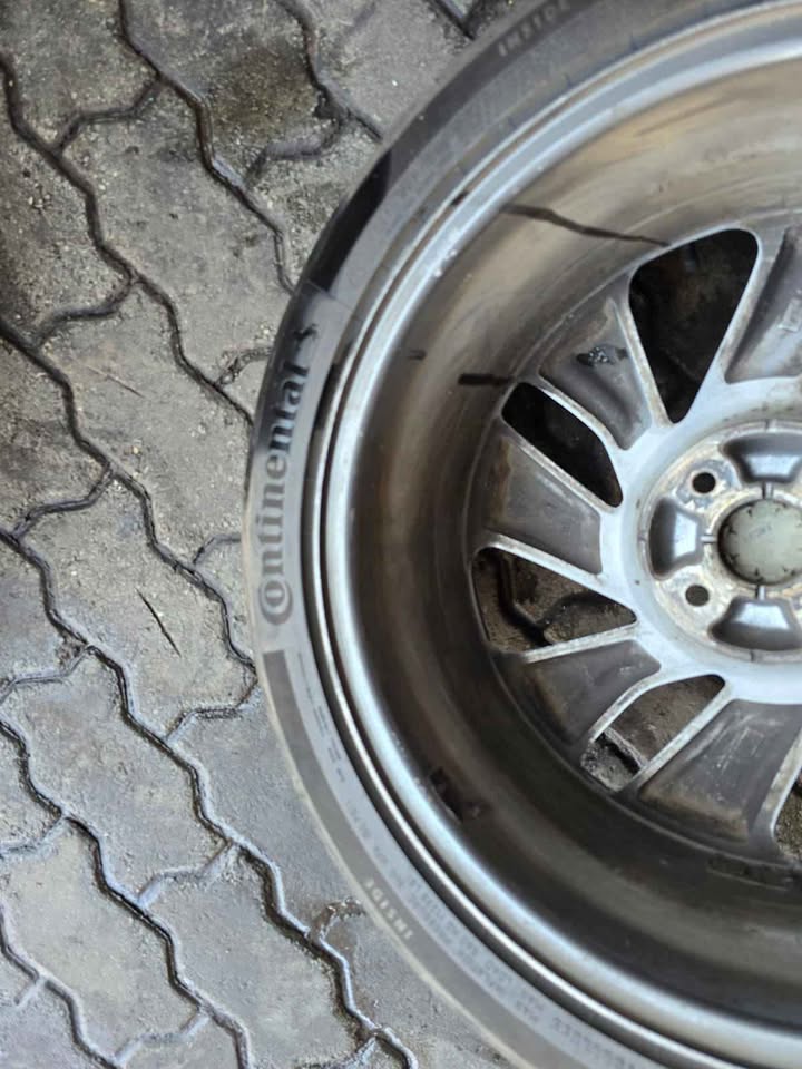 Set of 17 inch original Kia & Hyundai mags 4 X 100 pcd with new tyres