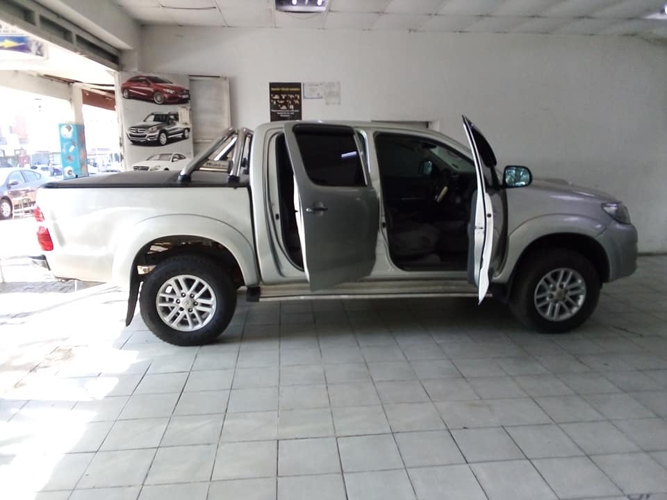 2014 TOYOTA HILUX 3.0 D4D LEGEND 45 DOUBLE CAB MANUAL 4X2 GOLD