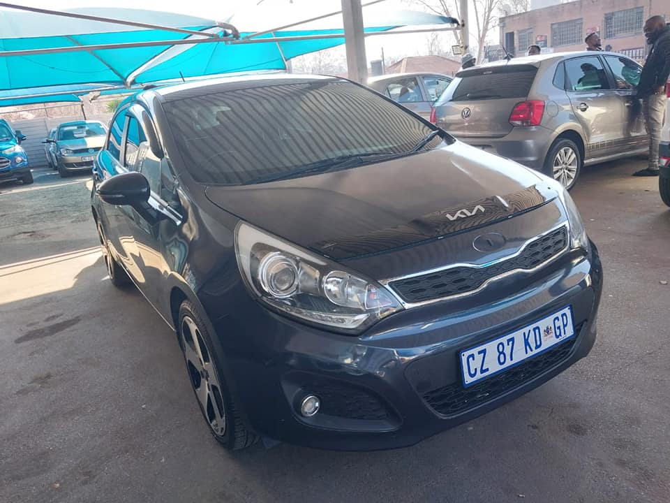 2014 KIA RIO 1.4 98 000KM BLUE COLOR MANUEL PETROL