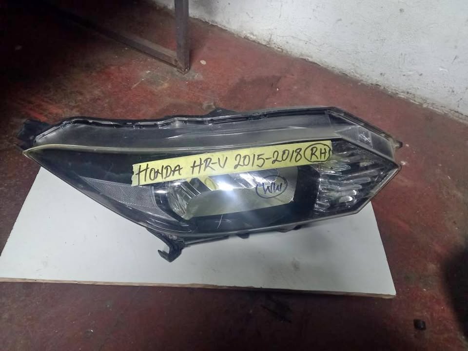 2015 - 2018 HONDA HR-V HEADLIGHT RIGHT SIDE - Private Seller 2015 - 2018 HONDA HR-V HEADLIGHT RIGHT SIDE - Private Seller