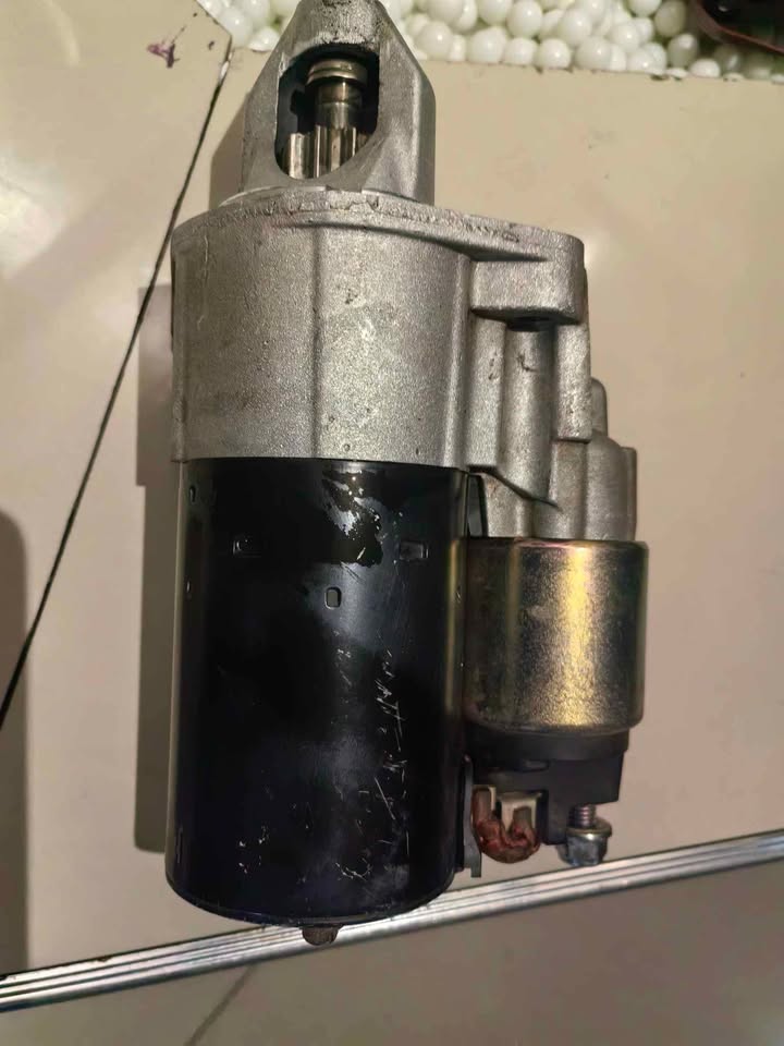W204 Mercedes Benz C300/ C350 Bosch Engine Starter Motor A - Private Seller W204 Mercedes Benz C300/ C350 Bosch Engine Starter Motor A - Private Seller