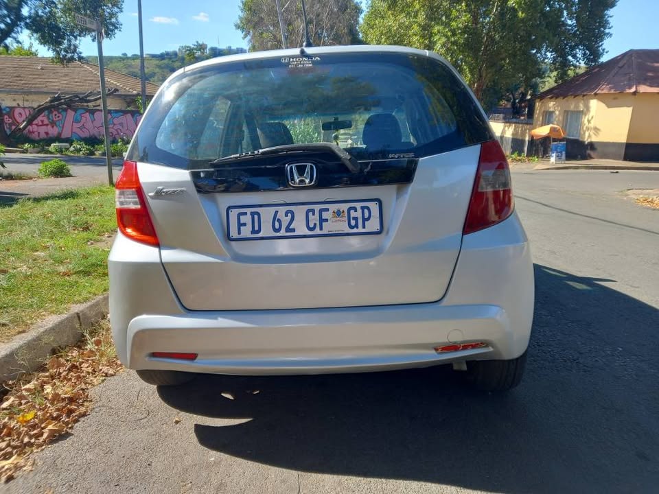 2012 HONDA JAZZ, ENG 1.5 PETROL, MANUAL TRANSMISSION, SILVER COLOR, MILEAGE