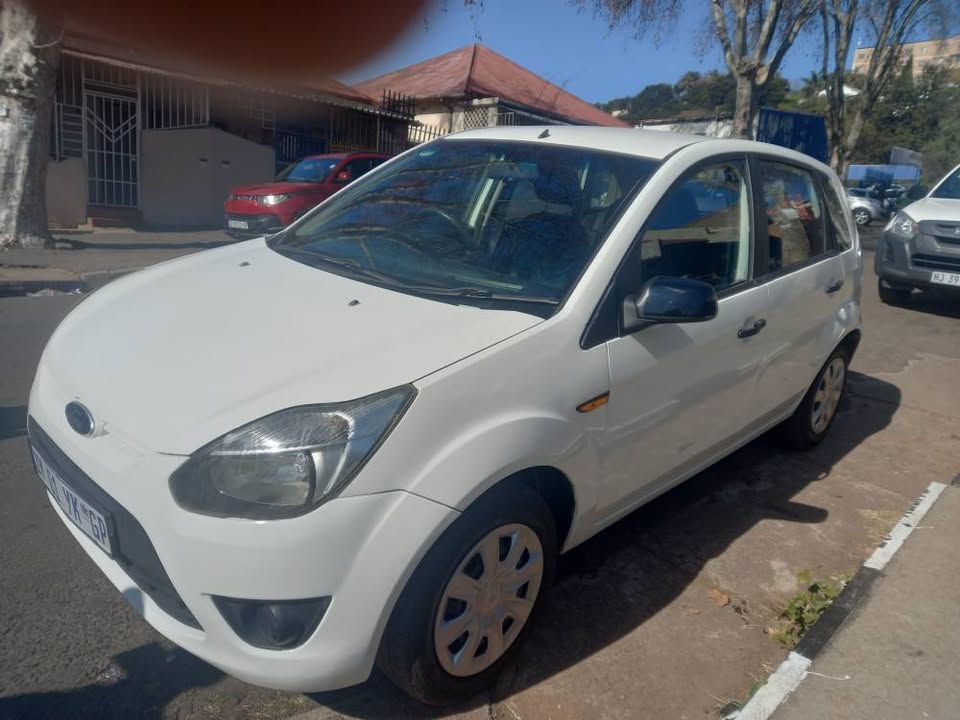 Ford figo 1.4 Petrol, Manual, White, 81000kms