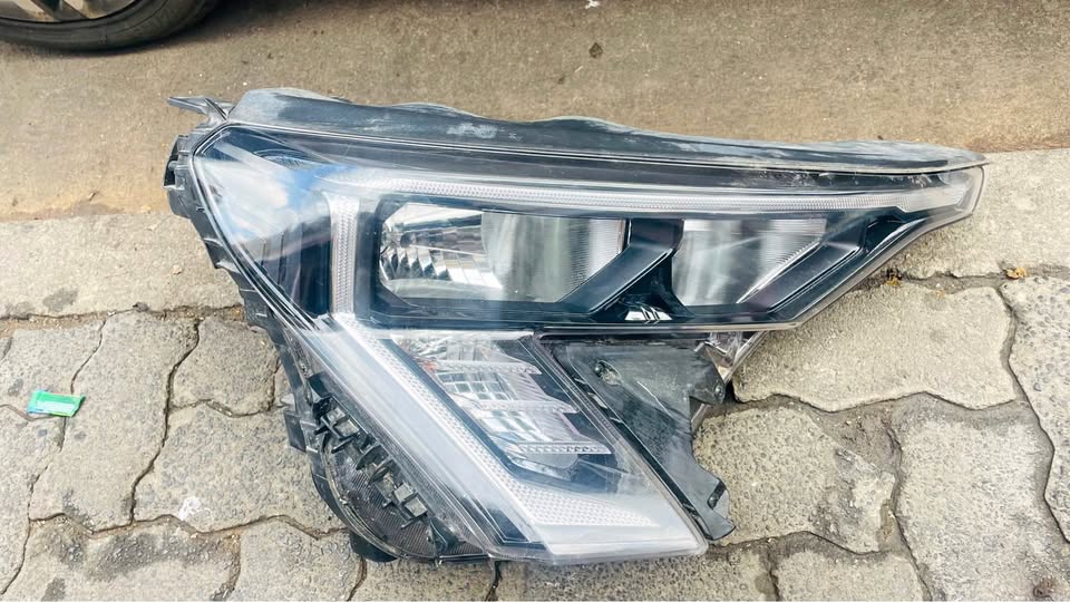 Kia Sonet headlight - Private Seller Kia Sonet headlight - Private Seller