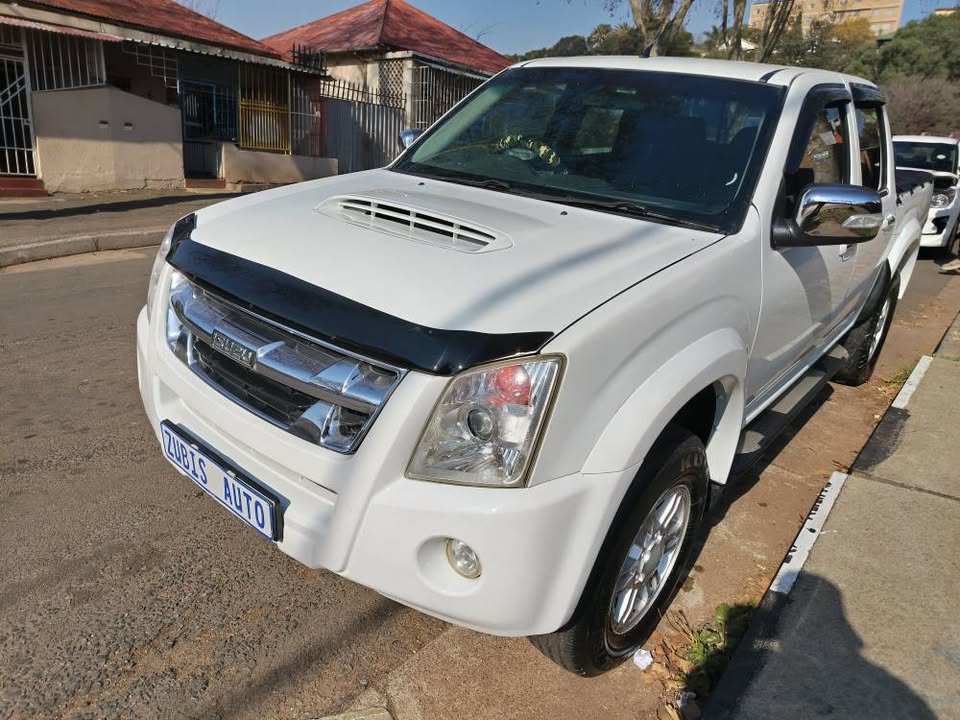 Isuzu kb300 Lx Dtec 2012