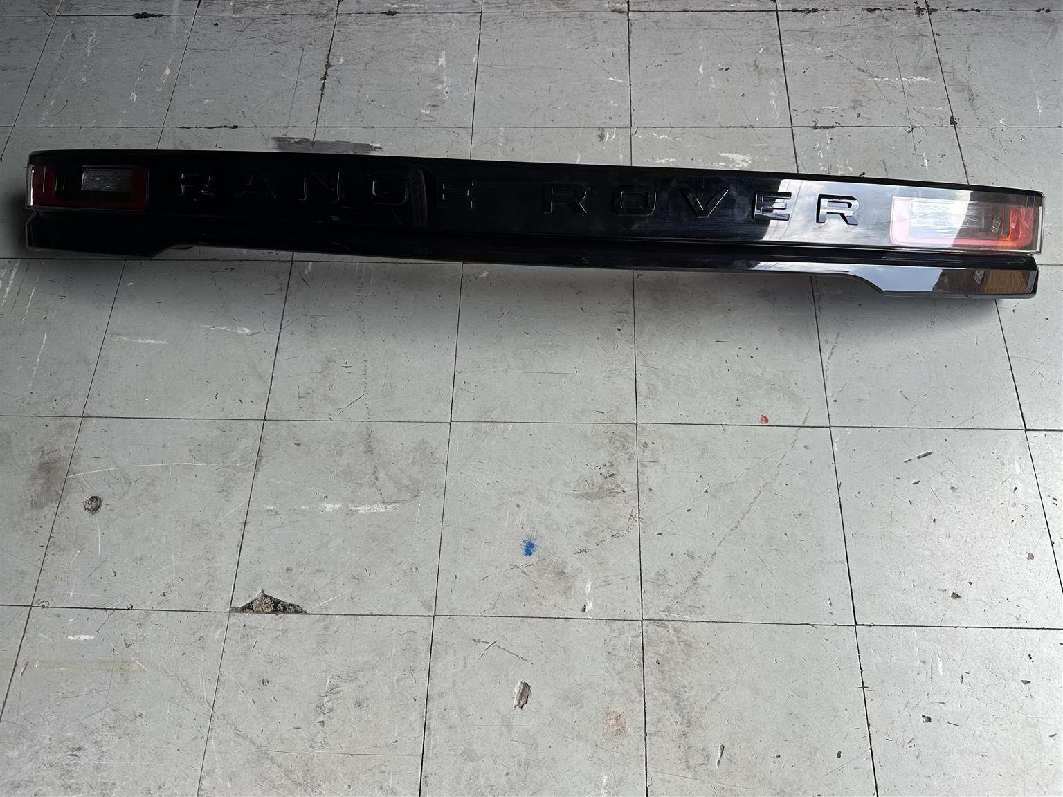 Range Rover Velar Rear Brake Light / Boot Taillight - Private Seller Range Rover Velar Rear Brake Light / Boot Taillight - Private Seller